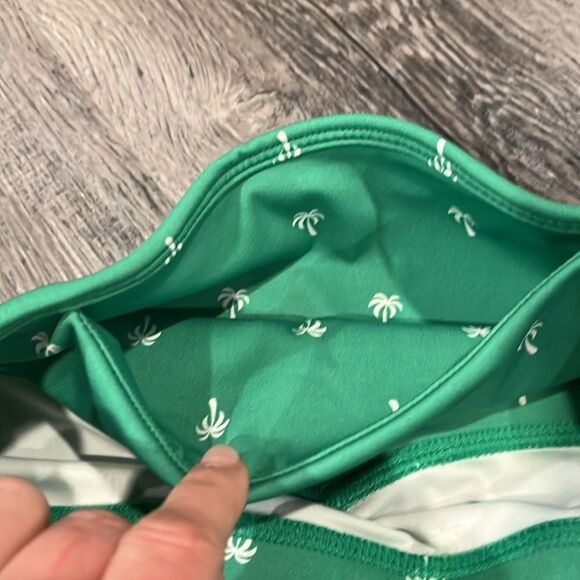 Motion 365+ Fabletics NWOT Green Palm Tree Print Biker Shorts - M - Picture 4 of 10